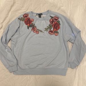 Crop sweatshirt with floral embroidery